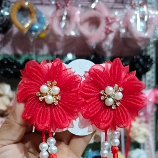 Kẹp tóc hoa tua rua