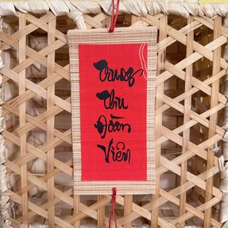 Liễn mành tre viết tay chữ thư pháp trang trí hộp quà trung thu