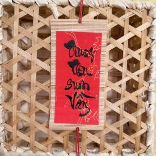 Liễn mành tre viết tay chữ thư pháp trang trí hộp quà trung thu