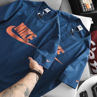 Mẫu áo thun đang hot.  Logo in chuẩn hãng. Phong cách trẻ form unisex nam nữ đều có thể mặc.