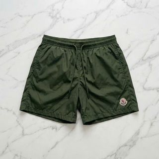 Short Moncler 2 lớp.  Chất dù trơn lót lưới, Logo may chắc chắc.