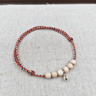 Vòng tay Ngũ Sắc Đỏ 2.0 mm phối 1 hạt dâu đốt trúc, 1 chuông bạc có nút chặn 3 vòng Trẻ Em và Người lớn. Vòng tay Phong thủy bán đủ size, đủ màu