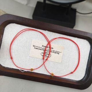 Vòng chỉ đỏ sợi cotton 0.8mm phối 1 charm bánh xe Kim Tiền Tay, Chân. Vòng tay Phong Thủy bán đủ size, đủ màu
