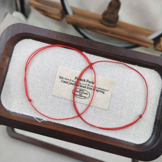 Vòng chỉ đỏ sợi cotton 0.8mm phối charm bánh xe Kim Tiền, cỏ 4 lá, sao vàng Tay, Chân. Vòng tay Phong Thủy bán đủ size, đủ màu