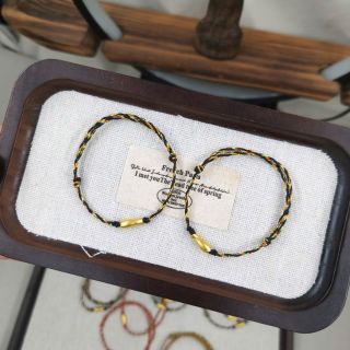 Vòng tay Ngũ Sắc Vàng Kim xoắn dây Cotton 0.8mm phối 1 hoa mẫu đơn 5 nút rắn chặn 2 bên Freesize. Vòng tay Phong Thủy bán đủ size, đủ màu