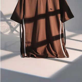 T shirt BOSS.  Chất  Cotton 100% 4c.  Dày Mịn mát. Thấm hút mồ hôi. Chất đẹp.