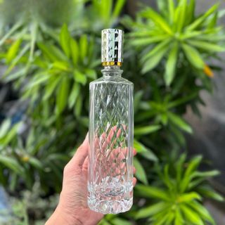 Chai thủy tinh họa tiết 2 bên nắp bi bạc 500ml - M46