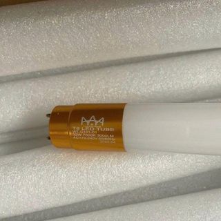 BÓNG ĐÈN LED TUÝP DÀI 1m2 32w ĐUÔI VÀNG NHÔM (T30)
