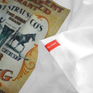 Áo thun nam. Logo thêu sắc nét. Phối cổ trẻ trung. Đơn giản.