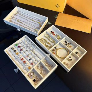 KỆ ĐỰNG TRANG SỨC PHỤ KIỆN 3 TẦNG SANG TRỌNG