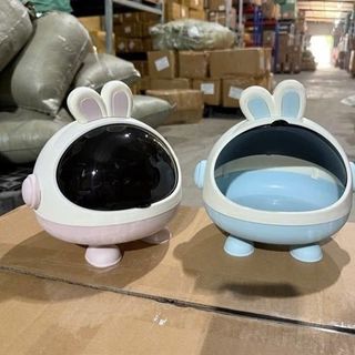 Hộp đựng đồ để bàn phi hành gia