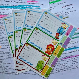 Nhãn vở học sinh kèm sticker ghi tên