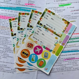 Nhãn vở học sinh kèm sticker ghi tên