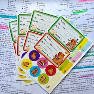 Nhãn vở học sinh kèm sticker ghi tên