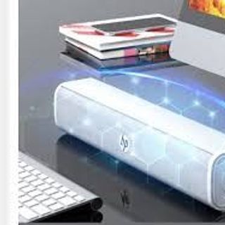 Loa Bluetooth HP WS1 Pro với thiết kế thanh ngang màu trắng có lưới vải màu xám bao phủ phía trước.