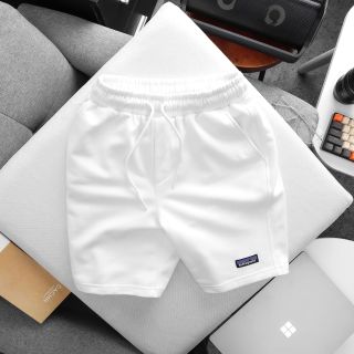 Mẫu quần short nỉ form ngang gối. Chất nỉ cua dày mịn.