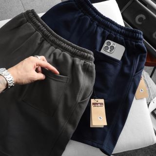 Mẫu quần short nỉ form ngang gối. Chất nỉ cua dày mịn.
