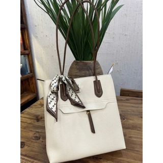 TÚI TOTE W823 DA MỀM KÈM KHĂN LỤA – THANH LỊCH CHO NÀNG CÔNG SỞ