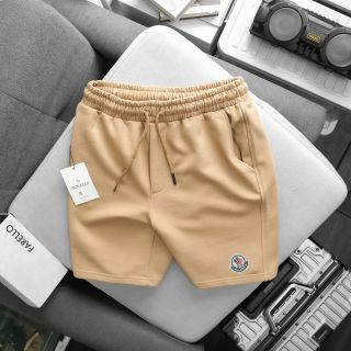 Short Moncler Basic Logo nam.  Chất nỉ cua dày mịn, đồng chất.