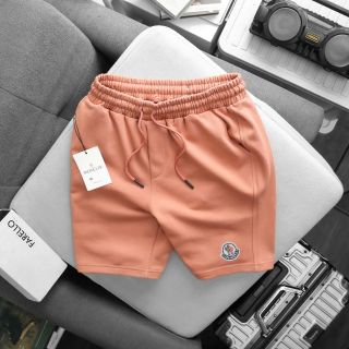 Short Moncler Basic Logo nam.  Chất nỉ cua dày mịn, đồng chất.