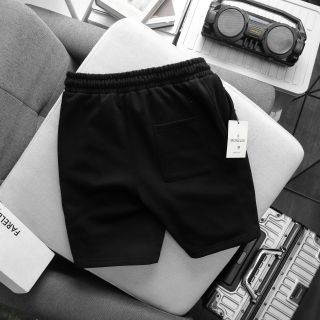 Short Moncler Basic Logo nam.  Chất nỉ cua dày mịn, đồng chất.