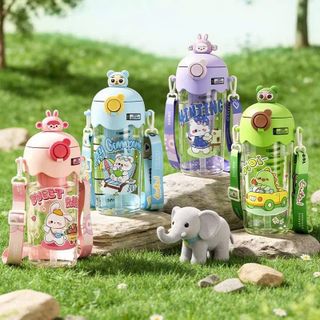 Bình Nhựa Nắp Charm Thú 590ml