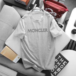 Moncler T-shirt nam.  Chất cotton 4c, chữ in cao.