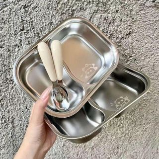 KHAY CƠM INOX 2 NGĂN KÈM MUỖNG CHO BÉ (T100)