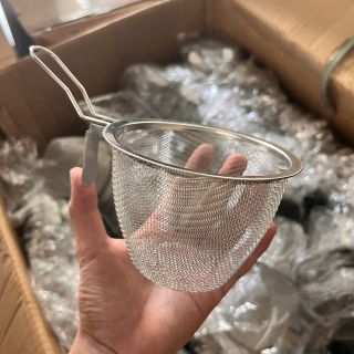 Giỏ Nhúng Lẩu Inox Có Móc Treo, Dụng Cụ Vớt Đồ Ăn Nhúng Mì, Nhúng Thịt Tiện Lợi Kích Thước 11x9.5cm