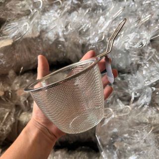 Giỏ Nhúng Lẩu Inox Có Móc Treo, Dụng Cụ Vớt Đồ Ăn Nhúng Mì, Nhúng Thịt Tiện Lợi Kích Thước 11x9.5cm