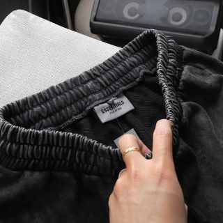 Short wash Ess.  Chất vải cotton 100% xịn mịn mát.
