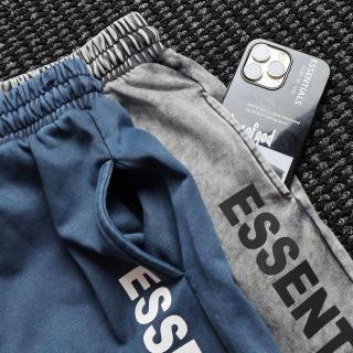 Short Wash Ess  nam. Thiết kế basic với bộ màu nam tính.