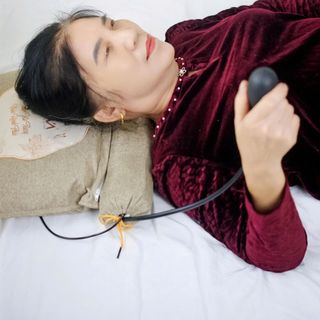 SKG690 - Gối sưởi điện ngải cứu Seka
