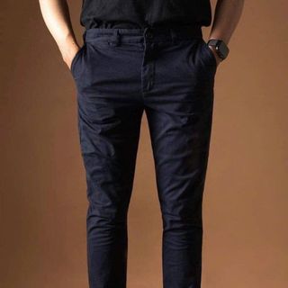 Quần Dài kaki nam. Chất vải 98% cotton dày dặn đanh mịn 2% sợi Spandex co giãn thoải mái.