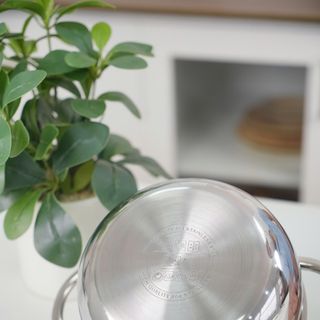 Nồi inox đúc nguyên khối Seka size 20cm