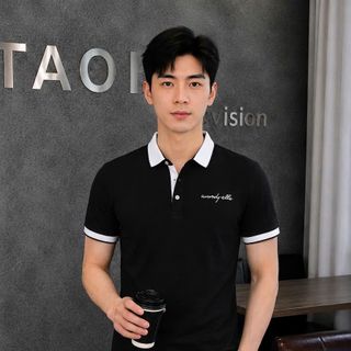 áo đen thêu chữ ký