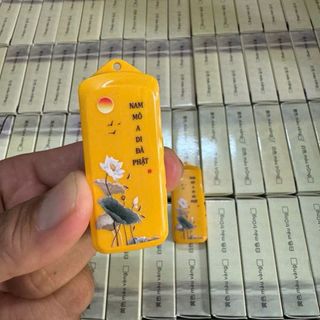 Máy niệm Phật tý hon 65 bài đeo cổ - Máy bao gồm 58 bài lưu sẵn, ko gắn đc thẻ nhớ. - Sử dụng pin sạc. - Bộ bao gồm: Máy + dây đeo cổ. giá bán buôn