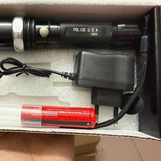 ĐÈN PIN LED CẦM TAY SIÊU SÁNG CÓ HỘP