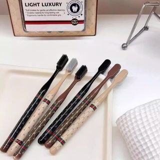 HỘP 6 BÀN CHẢI ĐÁNH RĂNG GC LUXURY (T100)