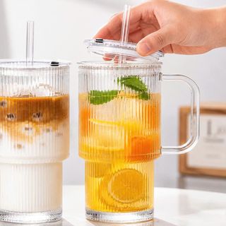 LY THUỶ TINH VÂN SỌC 600ml KÈM NẮP VÀ ỐNG HÚT (T38)