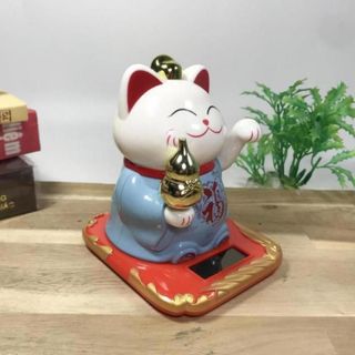Mèo Thần Tài mặc áo đỏ vẫy khách chạy bằng năng lượng mặt trời cao 10cm