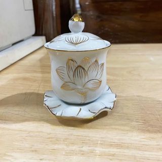 Chung nước thờ cao cấp hình hoa sen nổi có nắp 3 cỡ cao: 8cm, 11cm, 13cm ( bạch ngọc ) ảnh thật shop tự chụp