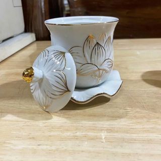 Chung nước thờ cao cấp hình hoa sen nổi có nắp 3 cỡ cao: 8cm, 11cm, 13cm ( bạch ngọc ) ảnh thật shop tự chụp
