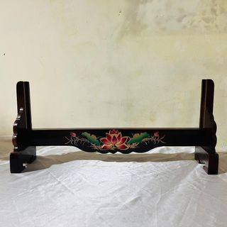 Giá để khung ảnh, khung tăng giảm hình thờ ngang 30cm gỗ tràm bông vàng sơn PU chống mối mọt và cẩn hoa