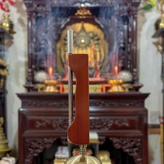 Khánh cầm tay dễ dàng gõ tụng kinh âm vang trầm ấm sử dụng chục năm