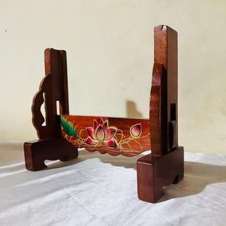[MUA LỚN HƠN ẢNH 5CM] Giá để khung ảnh, khung tăng giảm hình thờ gỗ tràm bông vàng sơn PU chống mối mọt và cẩn hoa sen