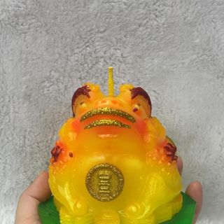 Đèn cầy Thiềm Thừ Cóc Ba Chân Ngậm Tiền Đỏ Cao 18cm Chất Liệu Đá Trọng Lượng 600g Linh Vật Chiêu Tài May Mắn Phú Quý Bình An Sản Phẩm Việt Nam