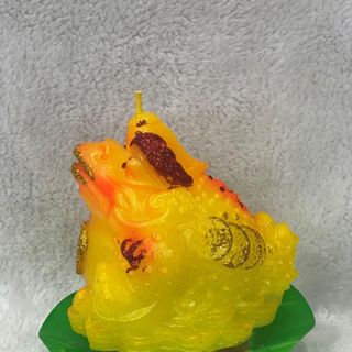 Đèn cầy Thiềm Thừ Cóc Ba Chân Ngậm Tiền Đỏ Cao 18cm Chất Liệu Đá Trọng Lượng 600g Linh Vật Chiêu Tài May Mắn Phú Quý Bình An Sản Phẩm Việt Nam