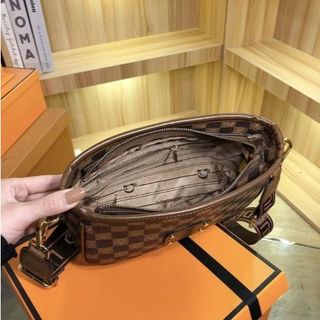 TÚI XÁCH ĐEO CHÉO BASIC KẺ Ô BT2559 – SANG TRỌNG, DỄ PHỐI ĐỒ