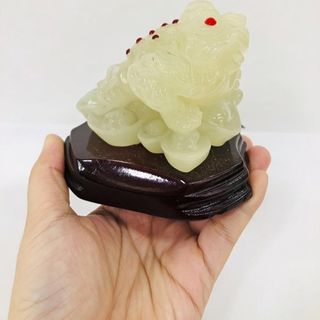Thiềm Thừ Cóc Ba Chân Ngậm Tiền Dạ Quang Cao 8cm Chất Liệu Đá Cẩm Thạch Kích Thước 8cm Trọng Lượng 300g Linh Vật Chiêu Tài May Mắn Phú Quý Bình An Sản Phẩm Việt Nam